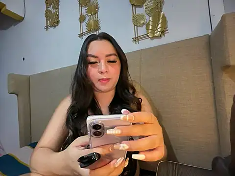 Snapshot of lustfull_bella chatting on July 10, 3:47 pm lustfull bella online show from July 10, 3:47 pm