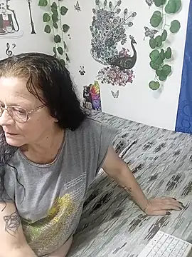 Snapshot of katrinna_ chatting on July 16, 11:33 pm katrinna online show from July 16, 11:33 pm
