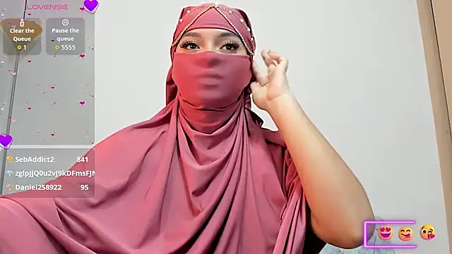 Snapshot of Samira_1 chatting on June 1, 8:43 pm Samira 1 online show from June 1, 8:43 pm