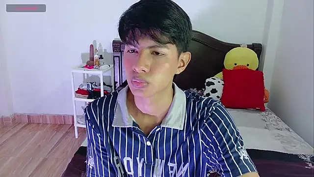 Snapshot of phuwin_bj chatting on July 19, 6:06 am phuwin bj online show from July 19, 6:06 am