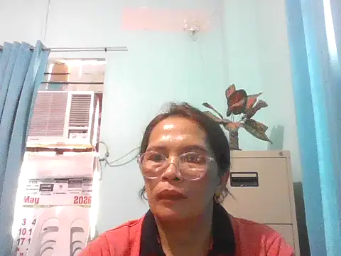Snapshot of momshe2026 chatting on May 26, 7:59 am momshe2026 online show from May 26, 7:59 am