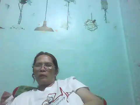 Snapshot of momshe2026 chatting on June 15, 1:02 pm momshe2026 online show from June 15, 1:02 pm