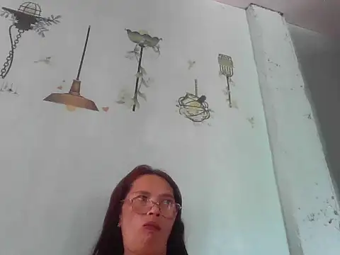 Snapshot of momshe2026 chatting on June 17, 4:15 am momshe2026 online show from June 17, 4:15 am
