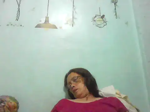Snapshot of momshe2026 chatting on June 17, 4:19 pm momshe2026 online show from June 17, 4:19 pm