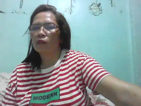 Snapshot of momshe2026 chatting on June 20, 8:00 pm momshe2026 online show from June 20, 8:00 pm