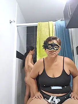 Snapshot of HOTANDSKINNY chatting on July 13, 11:13 am HOTANDSKINNY online show from July 13, 11:13 am