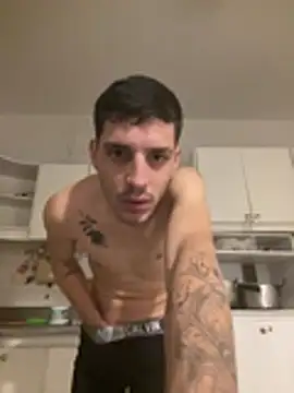 Snapshot of boy_max_latin chatting on June 21, 9:23 am boy max latin online show from June 21, 9:23 am