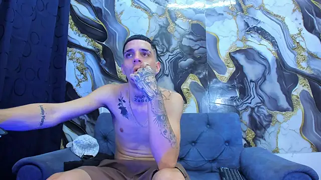 Snapshot of boy_max_latin chatting on July 8, 3:27 pm boy max latin online show from July 8, 3:27 pm