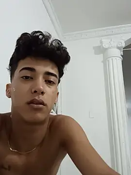 Snapshot of boy_max_latin chatting on July 10, 5:45 am boy max latin online show from July 10, 5:45 am