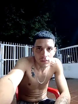 Snapshot of boy_max_latin chatting on July 15, 1:33 am boy max latin online show from July 15, 1:33 am