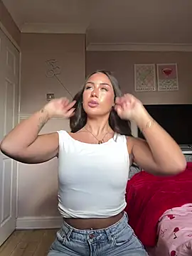 Snapshot of Lilywellsx chatting on June 4, 1:28 pm Lilywellsx online show from June 4, 1:28 pm