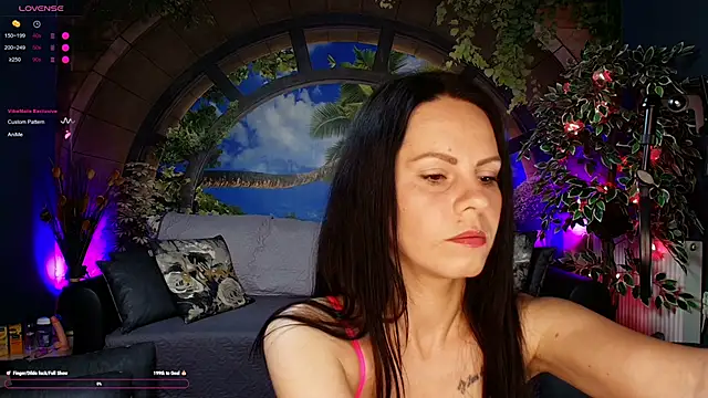 Snapshot of RoxanneBlize chatting on May 28, 5:05 am RoxanneBlize online show from May 28, 5:05 am