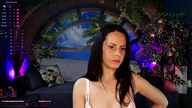 Snapshot of RoxanneBlize chatting on May 28, 5:43 pm RoxanneBlize online show from May 28, 5:43 pm
