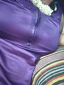 Snapshot of geetha431 chatting on June 22, 5:21 pm geetha431 online show from June 22, 5:21 pm