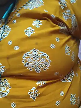 Snapshot of geetha431 chatting on July 4, 7:31 pm geetha431 online show from July 4, 7:31 pm
