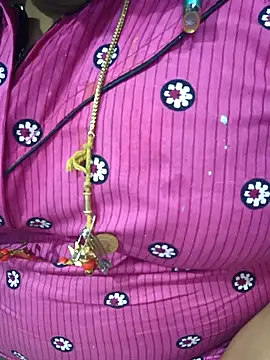 Snapshot of geetha431 chatting on July 13, 5:38 pm geetha431 online show from July 13, 5:38 pm