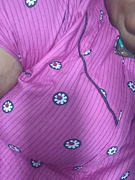 Snapshot of geetha431 chatting on July 14, 2:16 am geetha431 online show from July 14, 2:16 am