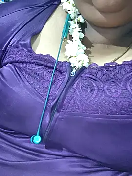 Snapshot of geetha431 chatting on July 15, 5:40 pm geetha431 online show from July 15, 5:40 pm