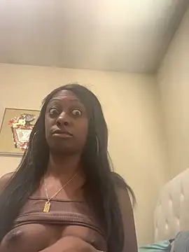 Snapshot of Prettylondond chatting on June 4, 8:04 pm Prettylondond online show from June 4, 8:04 pm