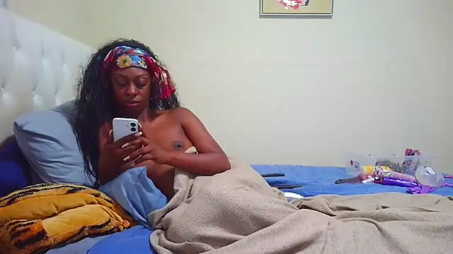 Snapshot of Prettylondond chatting on July 17, 12:34 pm Prettylondond online show from July 17, 12:34 pm
