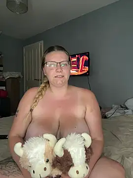 Snapshot of LucieLouBabe chatting on July 13, 10:23 pm LucieLouBabe online show from July 13, 10:23 pm
