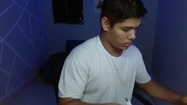 Snapshot of klars_mood1 chatting on July 25, 11:24 pm klars mood1 online show from July 25, 11:24 pm