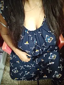 Snapshot of radhikagupta345 chatting on June 1, 7:04 pm radhikagupta345 online show from June 1, 7:04 pm