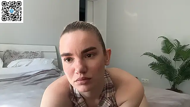 Snapshot of KiraAngella chatting on July 18, 1:04 pm KiraAngella online show from July 18, 1:04 pm