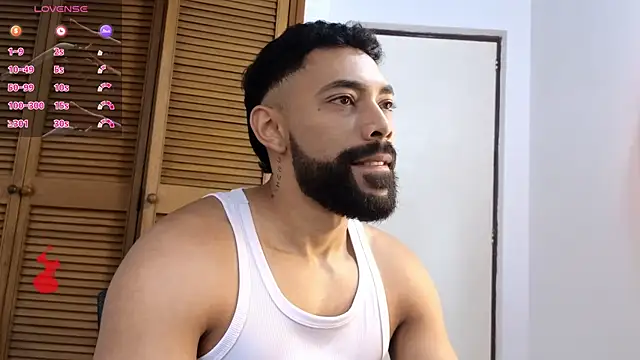 Snapshot of Blade_millerr chatting on May 25, 12:33 pm Blade millerr online show from May 25, 12:33 pm