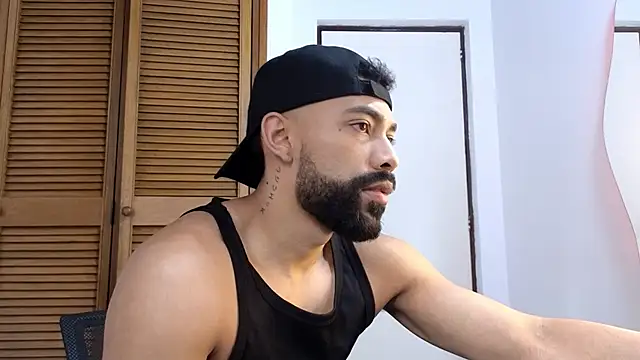 Snapshot of Blade_millerr chatting on May 26, 12:34 pm Blade millerr online show from May 26, 12:34 pm