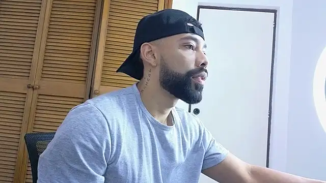 Snapshot of Blade_millerr chatting on May 28, 12:24 pm Blade millerr online show from May 28, 12:24 pm