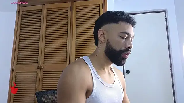Snapshot of Blade_millerr chatting on May 31, 12:34 pm Blade millerr online show from May 31, 12:34 pm