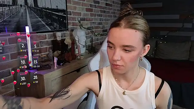 Snapshot of eva_swetty chatting on June 14, 9:06 pm eva swetty online show from June 14, 9:06 pm