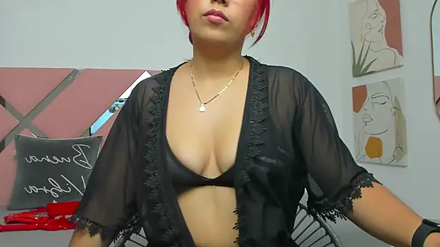 Snapshot of queenjuliee chatting on May 23, 7:07 pm queenjuliee online show from May 23, 7:07 pm