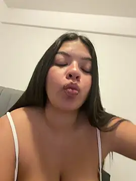 Snapshot of missxxmia chatting on May 20, 8:48 pm missxxmia online show from May 20, 8:48 pm