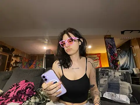 Snapshot of B4BYJINX chatting on June 3, 4:23 pm B4BYJINX online show from June 3, 4:23 pm