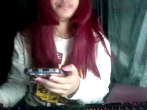 Snapshot of moraninha chatting on June 18, 3:18 am moraninha online show from June 18, 3:18 am
