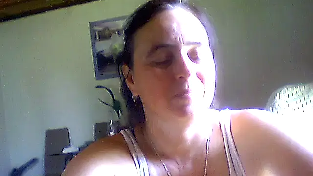 Snapshot of AniaCool77 chatting on June 10, 10:03 am AniaCool77 online show from June 10, 10:03 am