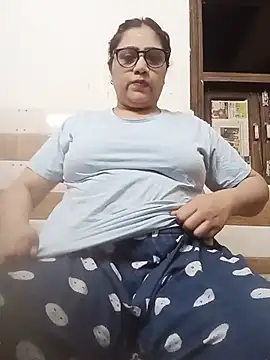 Snapshot of yourchahat27 chatting on June 1, 6:42 pm yourchahat27 online show from June 1, 6:42 pm