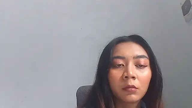 Snapshot of KristieOrtmann chatting on May 27, 6:43 am KristieOrtmann online show from May 27, 6:43 am