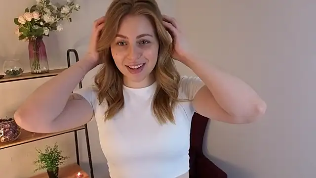 Snapshot of Janet_Jones_ chatting on June 5, 10:32 am Janet Jones online show from June 5, 10:32 am