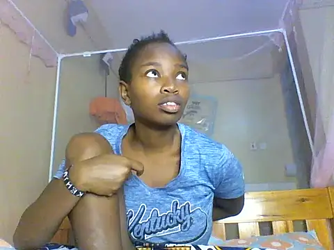 Snapshot of aliana082169 chatting on June 23, 8:45 am aliana082169 online show from June 23, 8:45 am