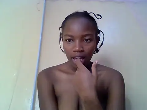 Snapshot of aliana082169 chatting on July 15, 8:41 am aliana082169 online show from July 15, 8:41 am