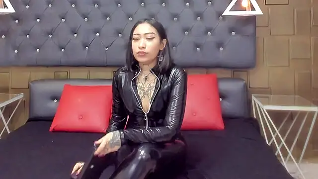 Snapshot of LennaCruz chatting on May 31, 11:39 am LennaCruz online show from May 31, 11:39 am