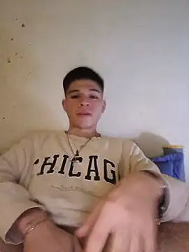 Snapshot of Oliver_LA chatting on July 8, 8:08 am Oliver LA online show from July 8, 8:08 am