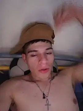 Snapshot of Oliver_LA chatting on July 10, 9:39 pm Oliver LA online show from July 10, 9:39 pm