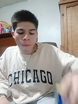 Snapshot of Oliver_LA chatting on July 30, 6:23 am Oliver LA online show from July 30, 6:23 am