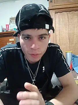 Snapshot of Oliver_LA chatting on July 31, 4:56 am Oliver LA online show from July 31, 4:56 am