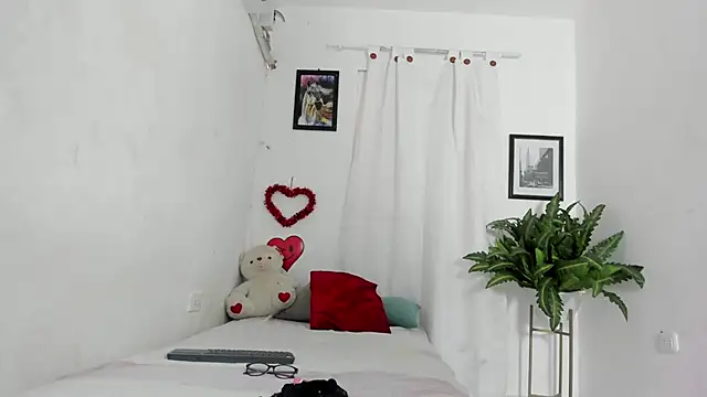 Snapshot of keilyy_smith chatting on June 3, 7:19 pm keilyy smith online show from June 3, 7:19 pm