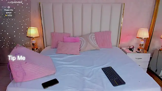 Snapshot of KaylaDavies chatting on June 9, 8:20 pm KaylaDavies online show from June 9, 8:20 pm